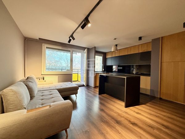 Eladó Budapest III. kerület Lakás (panel)