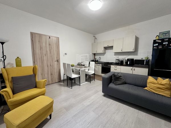 Eladó Budapest X. kerület Házrész