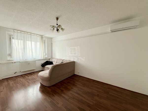 Eladó Budapest III. kerület Lakás (panel)