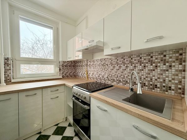 Eladó Budapest III. kerület Lakás (panel)