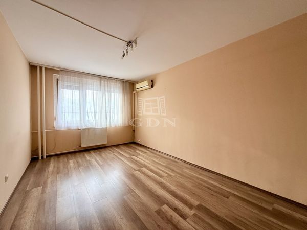 Eladó Budapest III. kerület Lakás (panel)