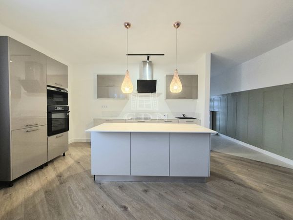 Eladó Pécel Ikerház