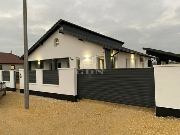 Eladó Kakucs Családi ház