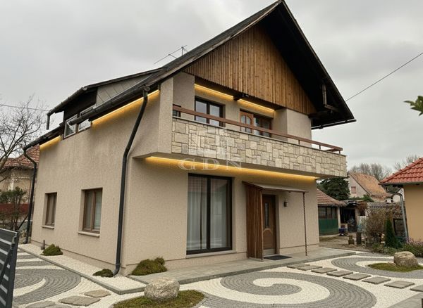 Eladó Veresegyház Lakás