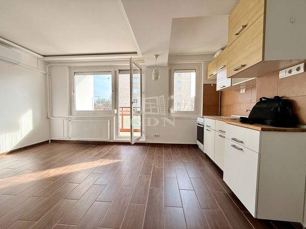 Eladó Budapest III. kerület Lakás