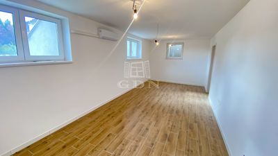 Vác Gewerbe - Geschäftsräume - 51.000.000 HUF