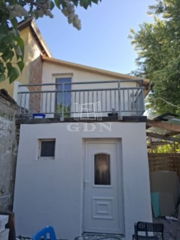 Eladó Budapest IV. kerület Családi ház