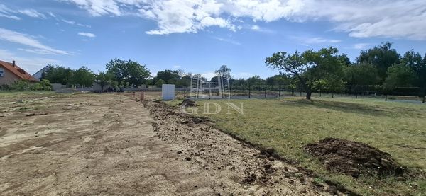 Eladó Balatonszárszó Telek