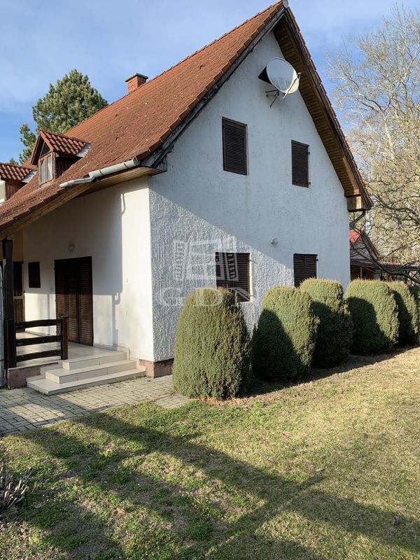 Eladó Balatonfenyves Ikerház