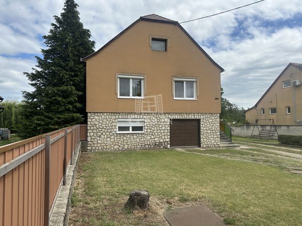 Eladó Lesenceistvánd Családi ház