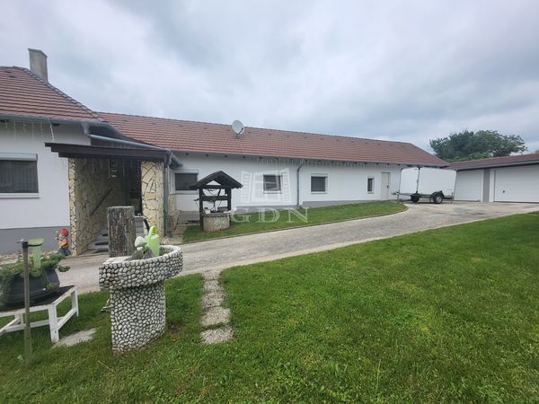 出卖 Kám 家庭别墅