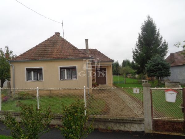 Eladó Magyarszecsőd Családi ház