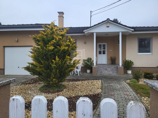 Eladó Sé Családi ház