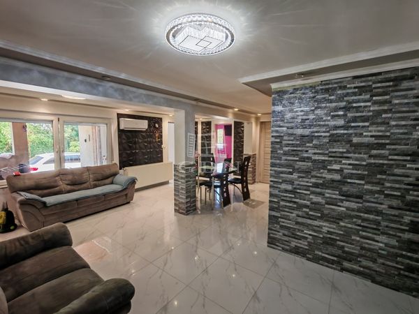 Eladó Pécel Családi ház