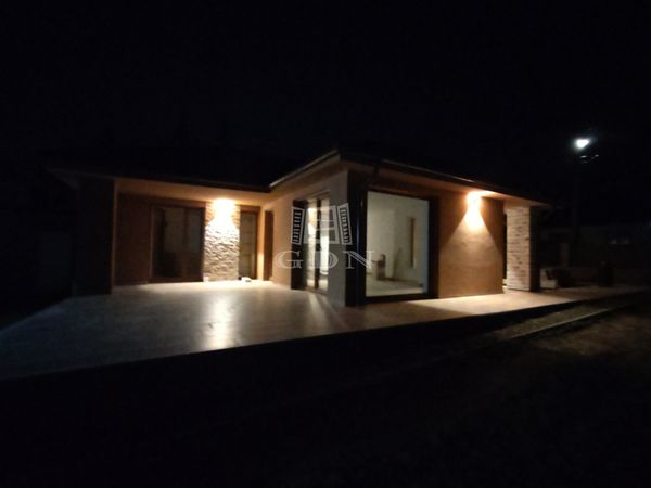 Eladó Csömör Ikerház