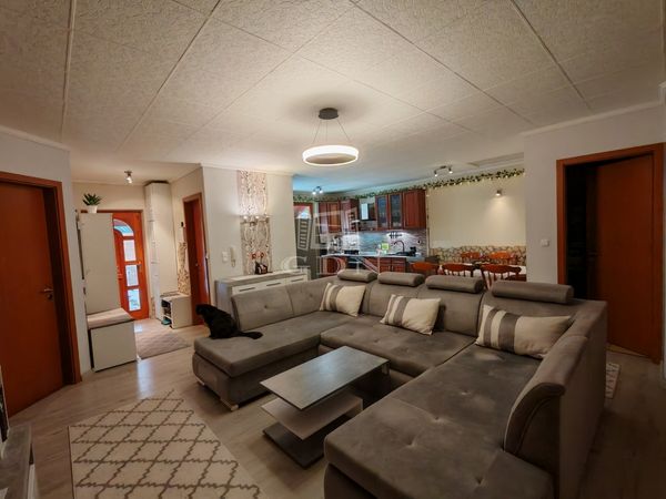 Eladó Pécel Lakás