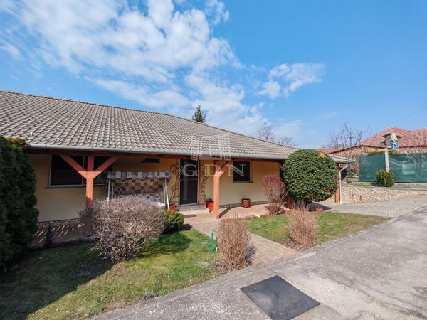 Продается Pécel Совмещенный дом