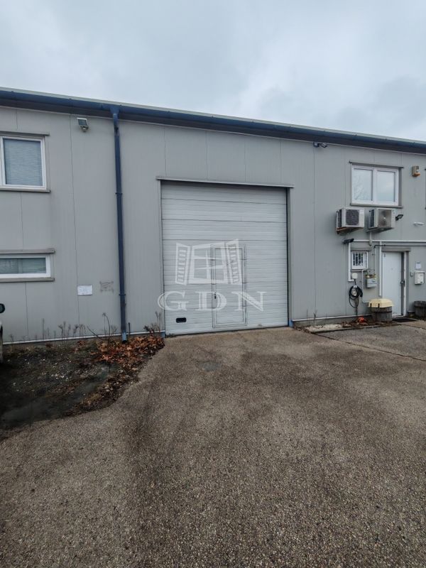 Kiadó Nagytarcsa Raktár