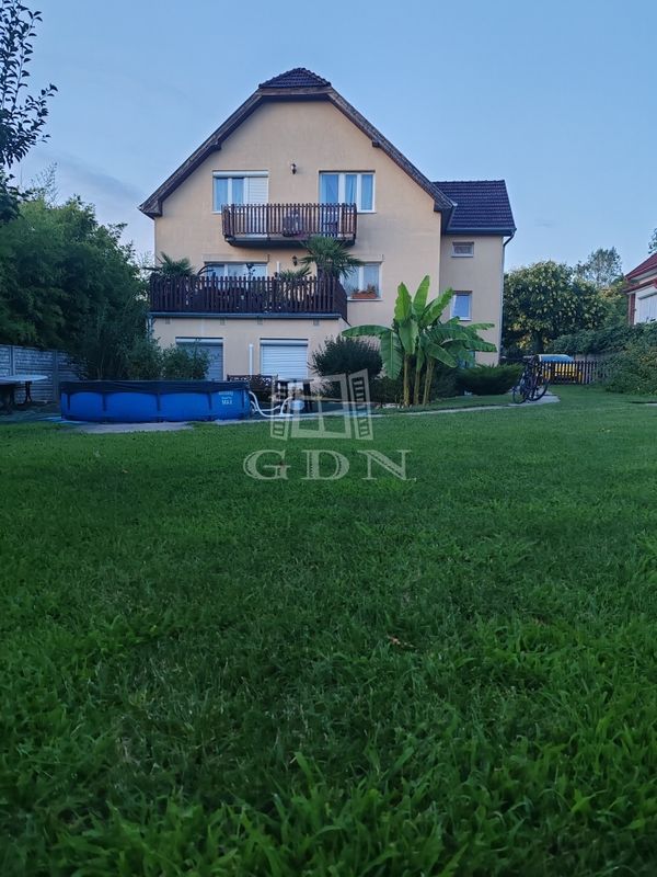 Eladó Csömör Családi ház