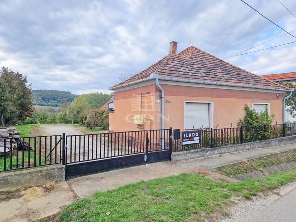 Eladó Kisbucsa Családi ház