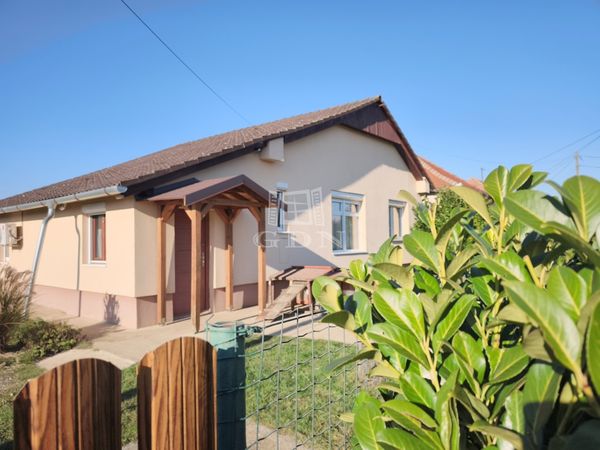 Eladó Petrikeresztúr Családi ház