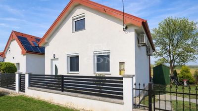 Lipót Casa Familiala - 156.464.100 HUF