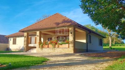 Pápa Casa Familiala - 150.601.790 HUF