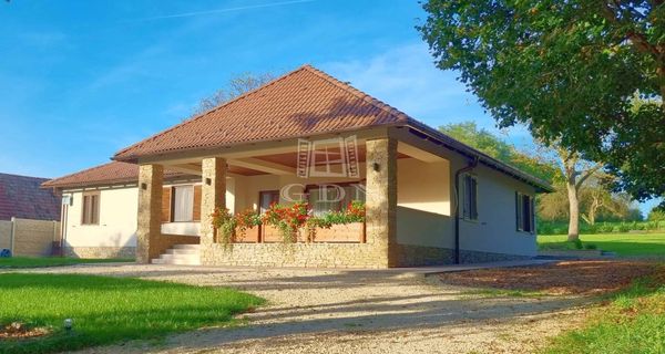 For sale Pápa Family House