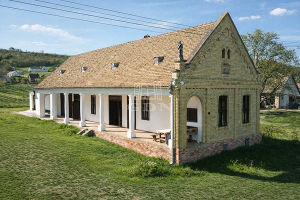 出卖 Szekszárd 家庭别墅