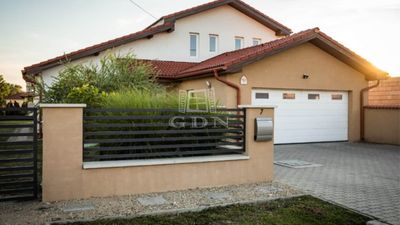 Pápa Family House - 119.706.650 HUF