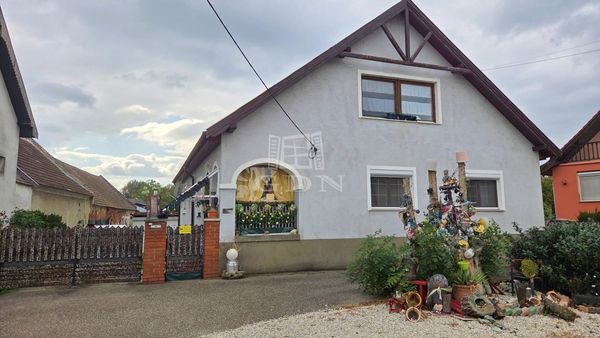 Vânzare Szakony Casa Familiala