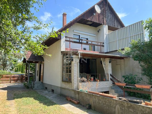 Eladó Velence Ikerház
