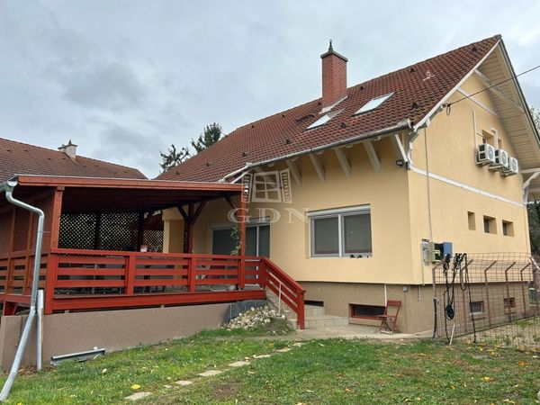 Eladó Kápolnásnyék Családi ház