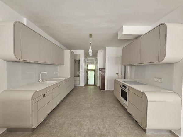 Eladó Budapest II. kerület Lakás (téglaépítésű)