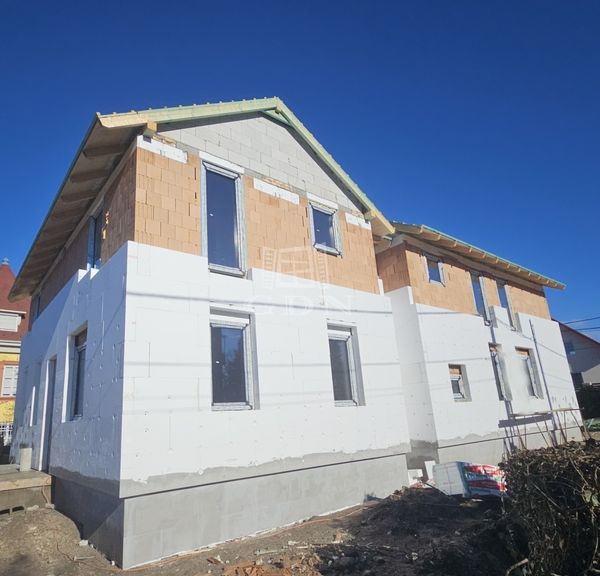 Eladó Budapest XXII. kerület Ikerház