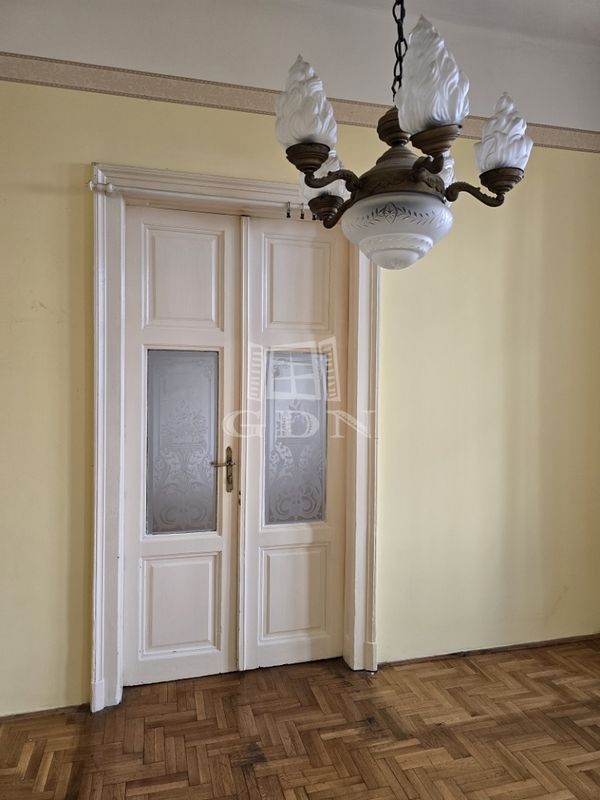 出卖 Budapest VII. kerület 公寓房（砖头）