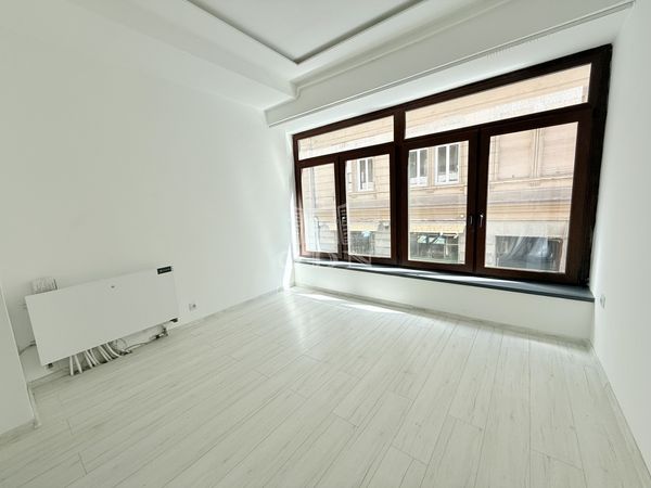 Eladó Budapest V. kerület Lakás (téglaépítésű)