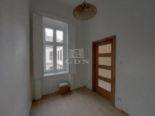 Eladó Budapest IX. kerület Lakás (téglaépítésű)