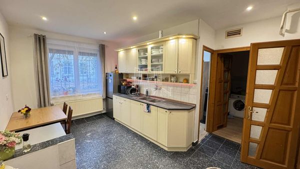 Eladó Budapest X. kerület Lakás (téglaépítésű)