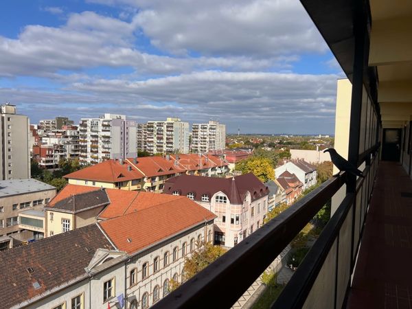 Eladó Budapest XX. kerület Lakás (csúsztatott zsalu)