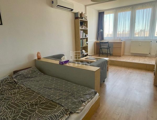 Eladó Budapest VIII. kerület Lakás (csúsztatott zsalu)