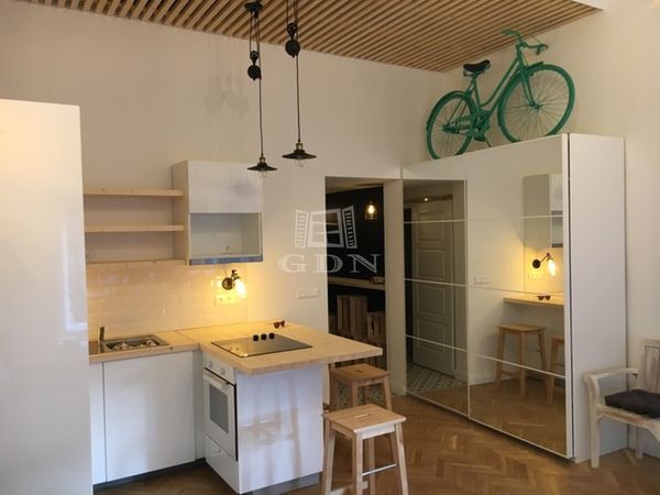 Eladó Budapest VII. kerület Lakás (téglaépítésű)