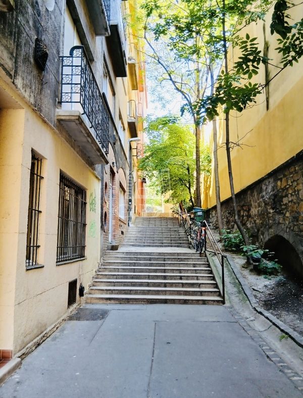 Eladó Budapest II. kerület Lakás (téglaépítésű)