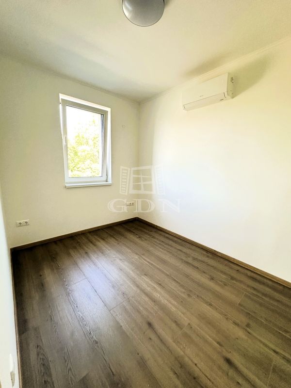 Eladó Kaposvár Lakás (téglaépítésű)