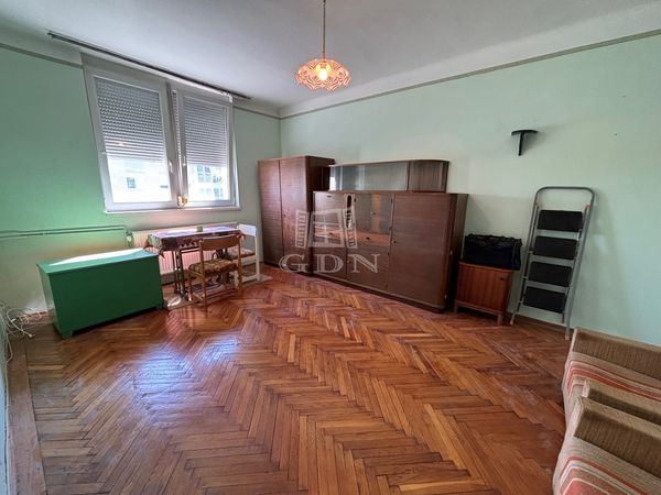 Eladó Komárom Lakás (panel)