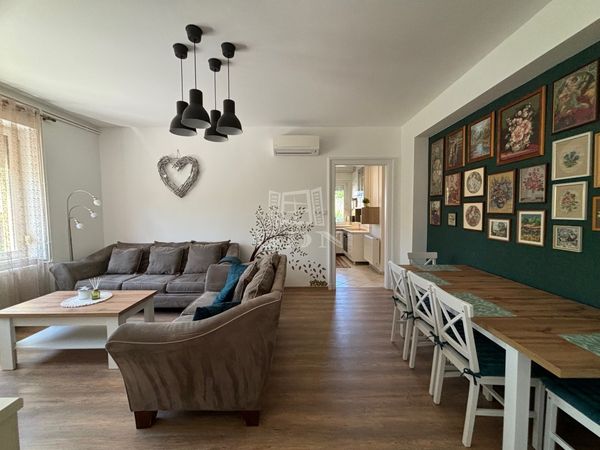 Kiadó Komárom Családi ház