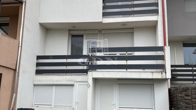 Komárom Sorház - 89.000.000 Ft