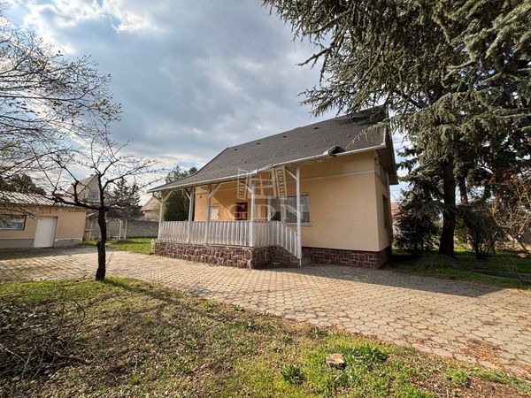 Eladó Komárom Családi ház