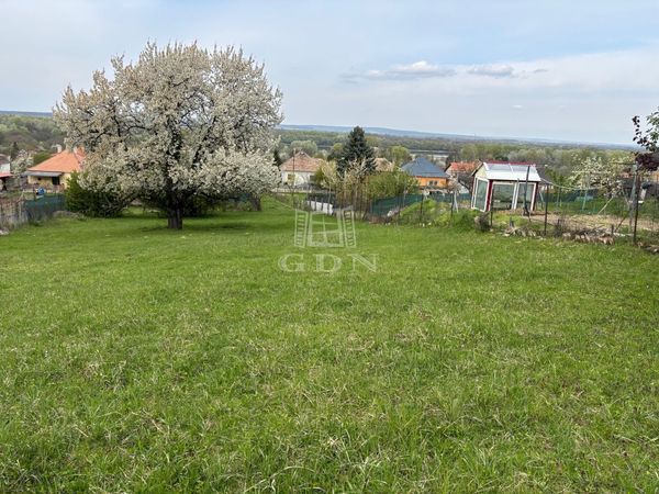 Eladó Neszmély Telek