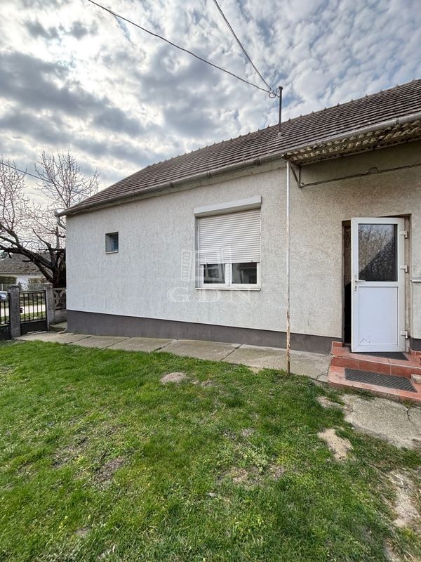 For sale Mocsa Family House